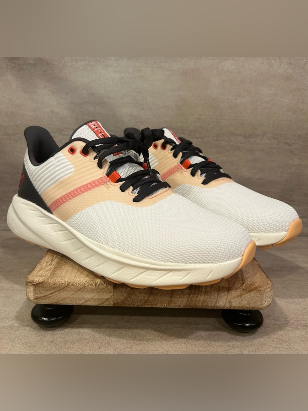 New FootJoy Women’s FJ Flex White and Peach Lightweight Golf Shoes. Size 7